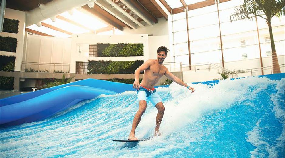 Crowd Surfer FlowRider® Party